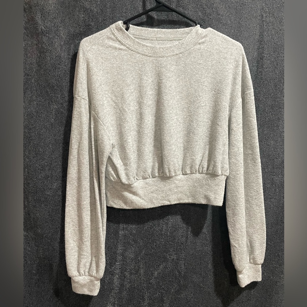 Gilly hicks long sleeve cropped shirt